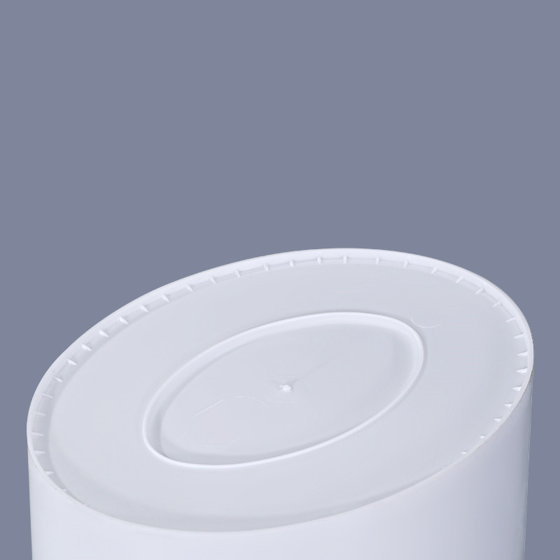 White Oval Paint Bucket with Handle And Lid for Mixing And Painting 