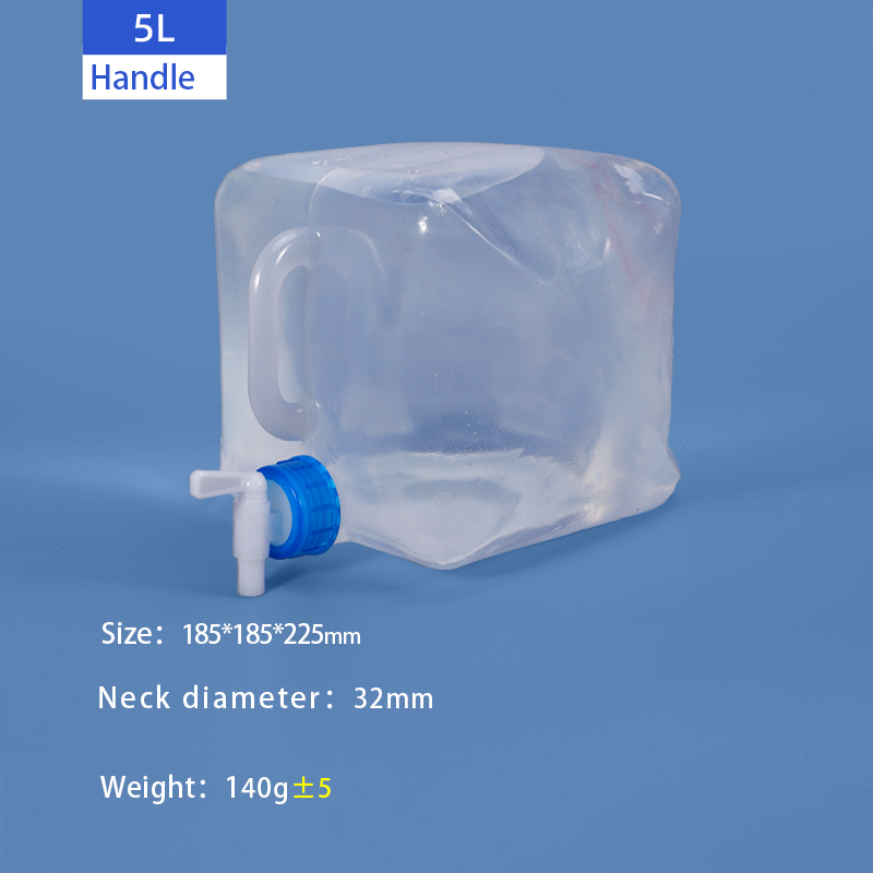 Collapsible water container with tap