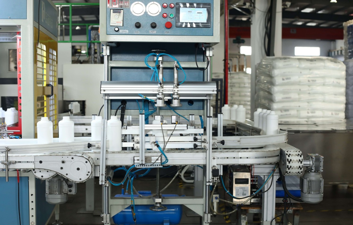 HDPE bottle and jerry can extrusion blow molding production line