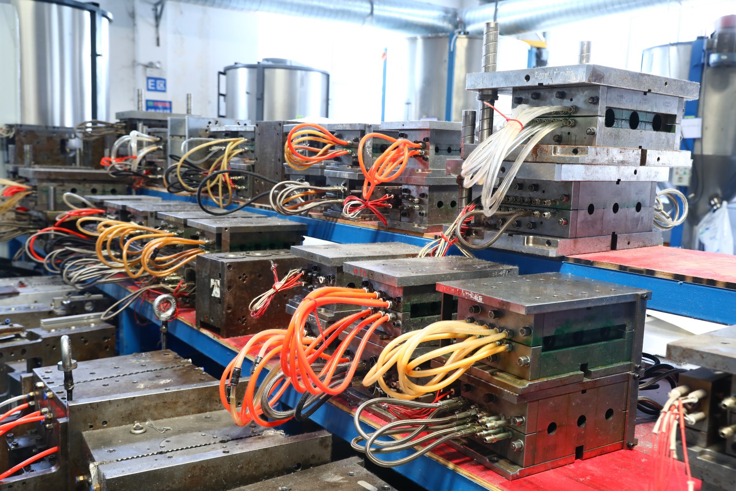 Custom mold development for plastic packaging containers